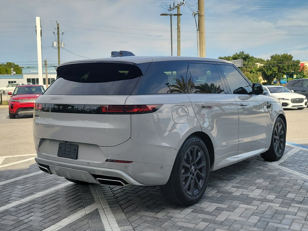Used 2025 Land Rover Range Rover Sport Dynamic SE AWD/4WD image 5