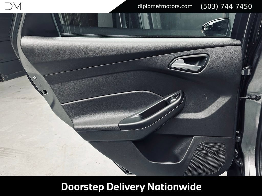 Used 2014 Ford Focus SE w/ SE Winter Package FWD image 25