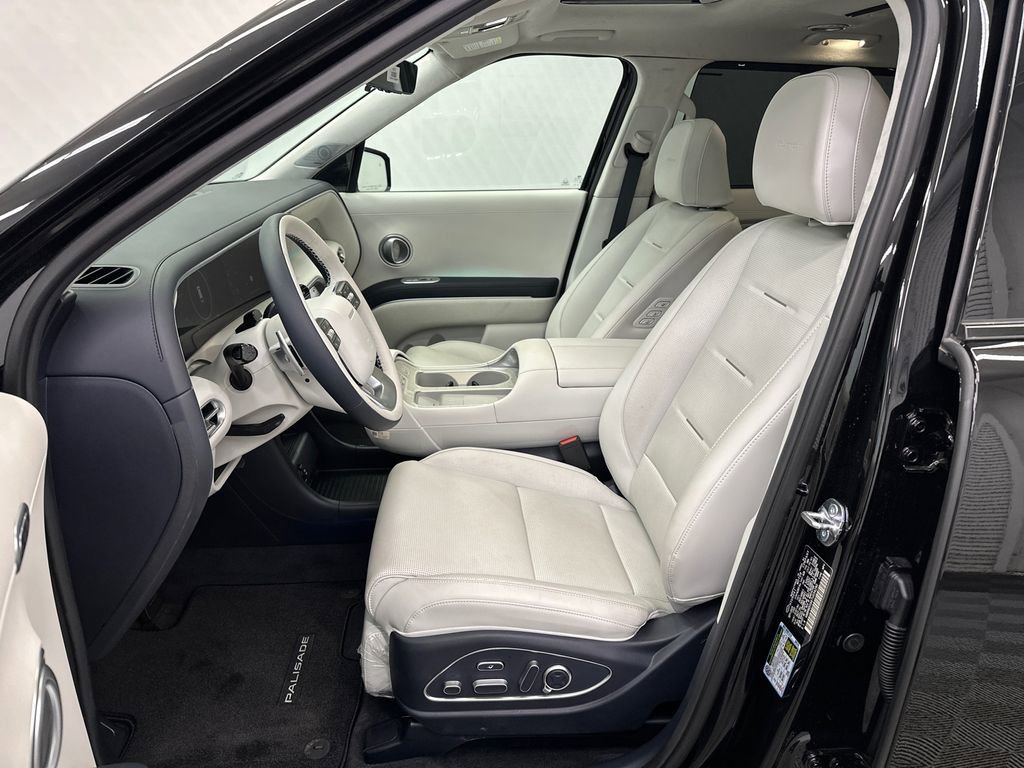 Used 2026 Hyundai Palisade Calligraphy image 9