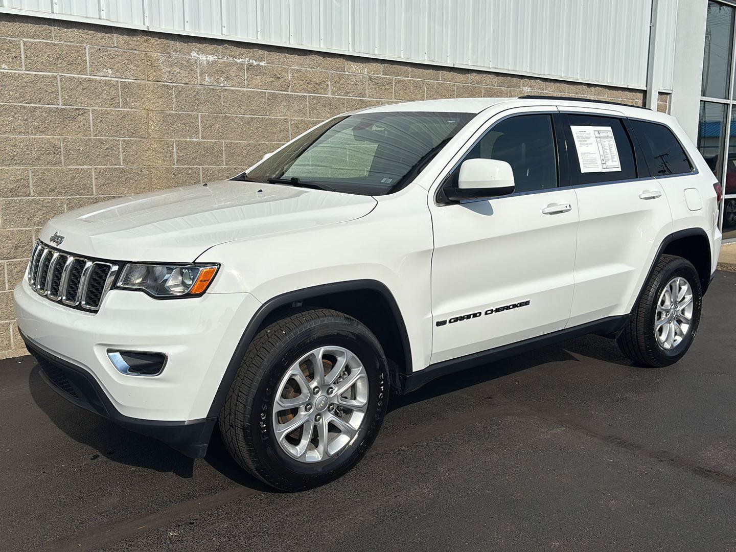 Used 2022 Jeep Grand Cherokee Laredo X AWD/4WD image 37