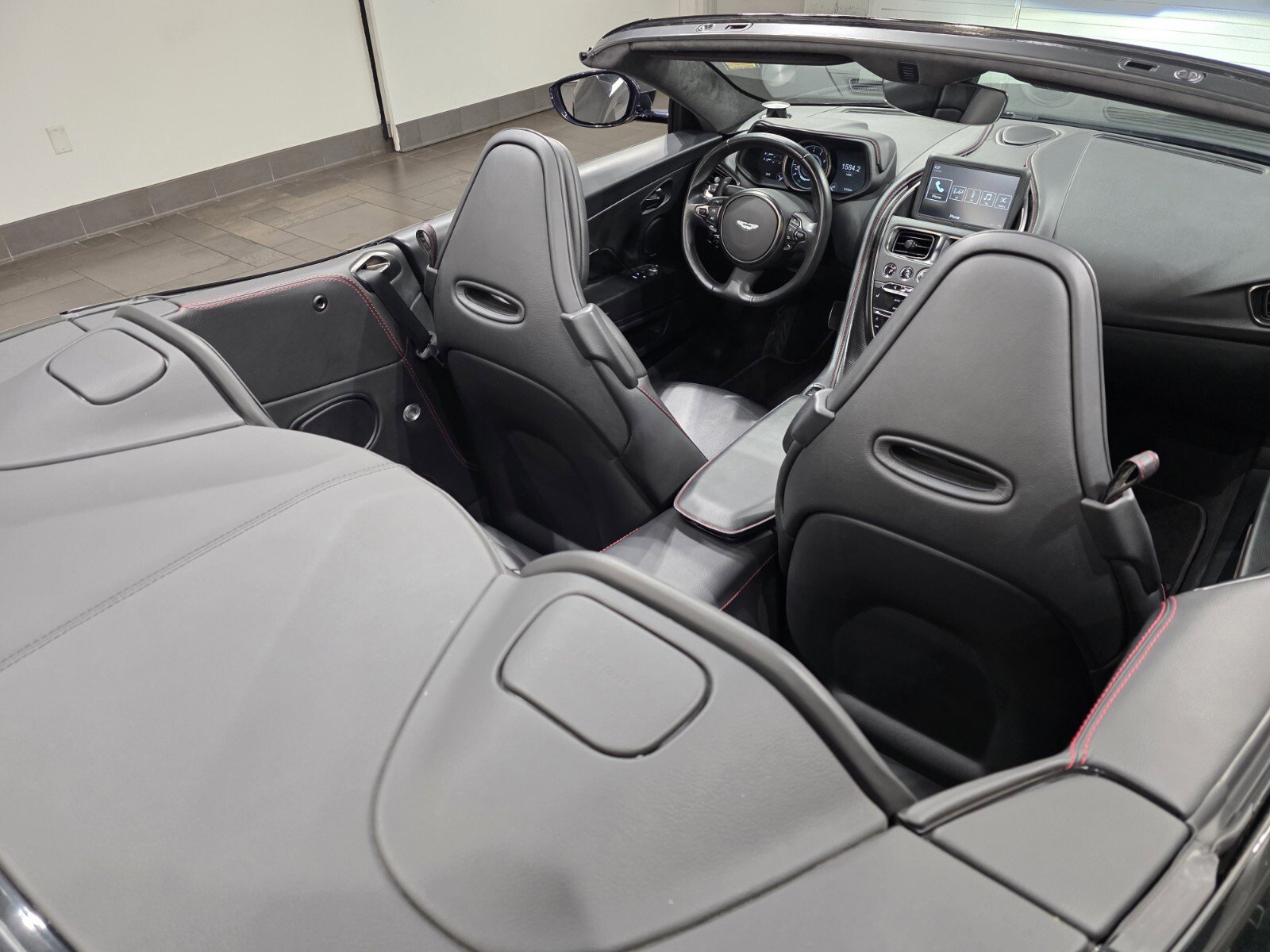 Used 2019 Aston Martin DB11 Volante image 17