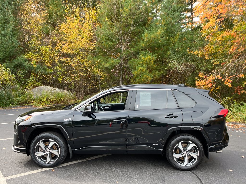 Used 2023 Toyota RAV4 SE w/ Weather & Moonroof Package AWD/4WD image 2