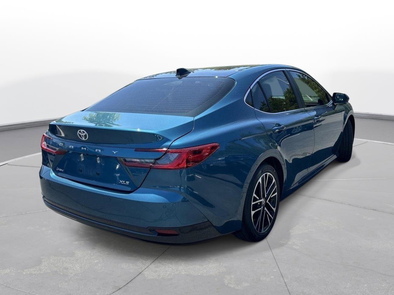Used 2025 Toyota Camry XLE w/ Premium Plus Package FWD image 6
