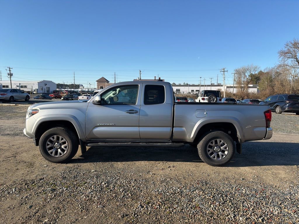 Used 2018 Toyota Tacoma SR5 w/ SR5 Appearance Package (SM) image 2