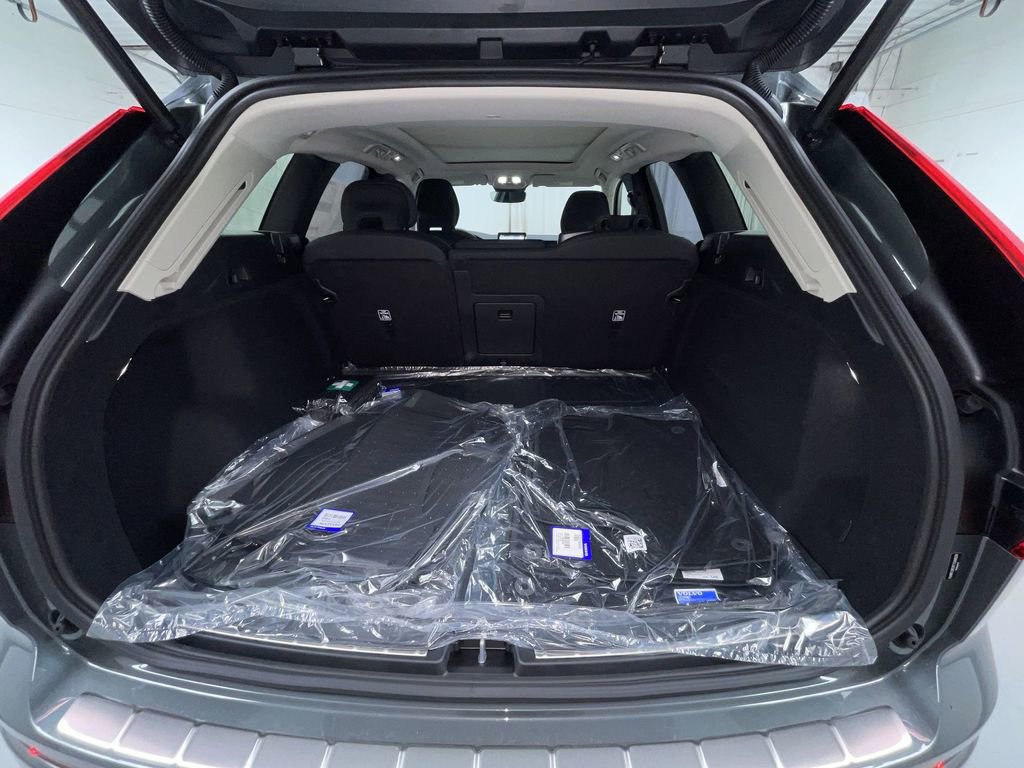 New 2026 Volvo XC60 B5 Plus w/ Protection Package Premier image 17