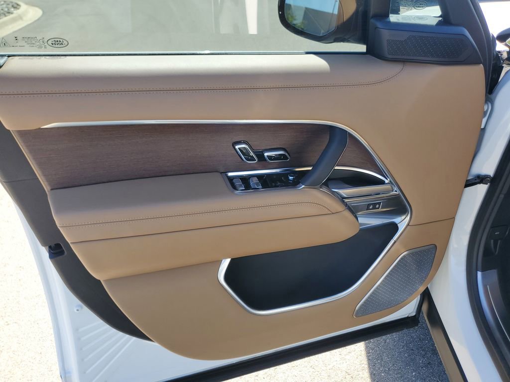 Certified 2025 Land Rover Range Rover Autobiography AWD/4WD image 8