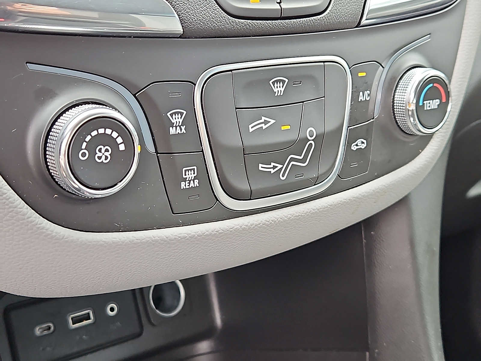 Certified 2023 Chevrolet Equinox LS AWD/4WD image 16