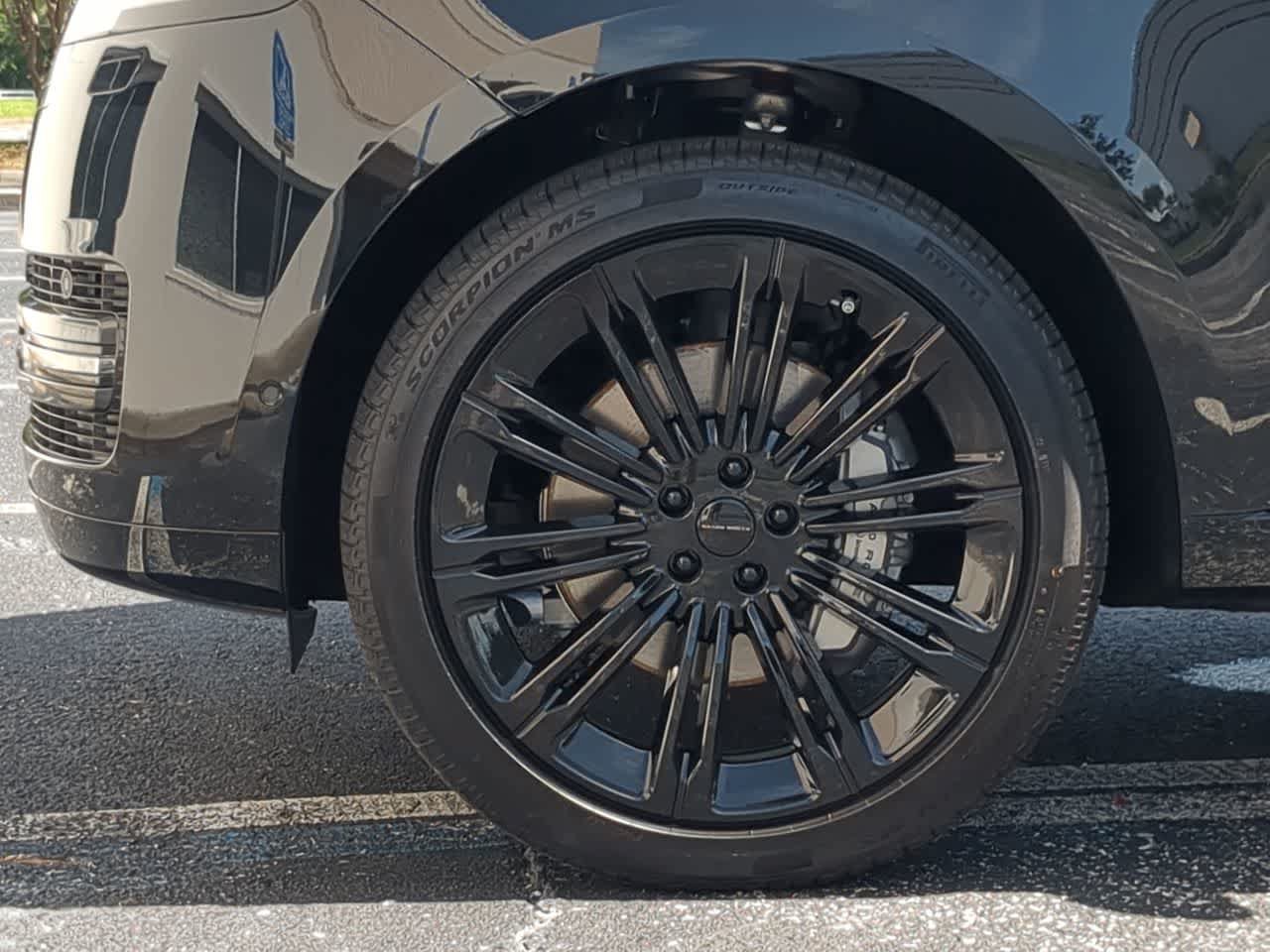 New 2026 Land Rover Range Rover Long Wheelbase SE AWD/4WD image 13