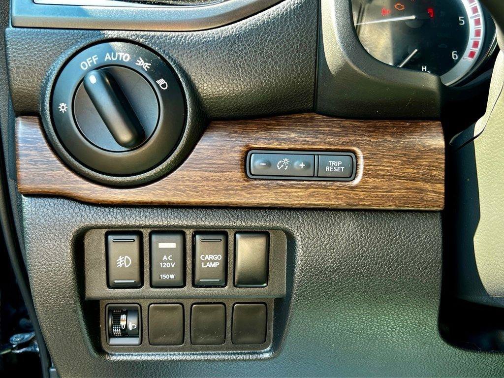 Used 2016 Nissan Titan Platinum Reserve AWD/4WD image 13