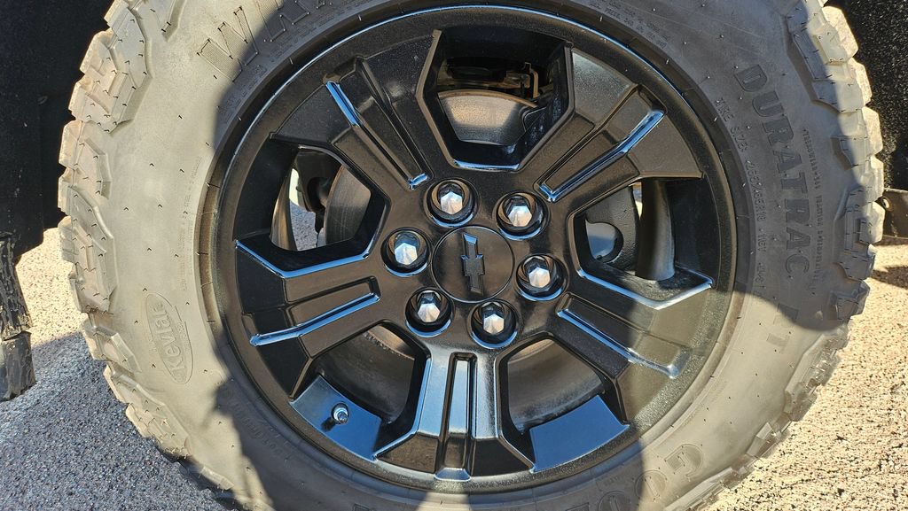 Used 2018 Chevrolet Silverado 1500 LTZ Z71 w/ LTZ Plus Package AWD/4WD image 15
