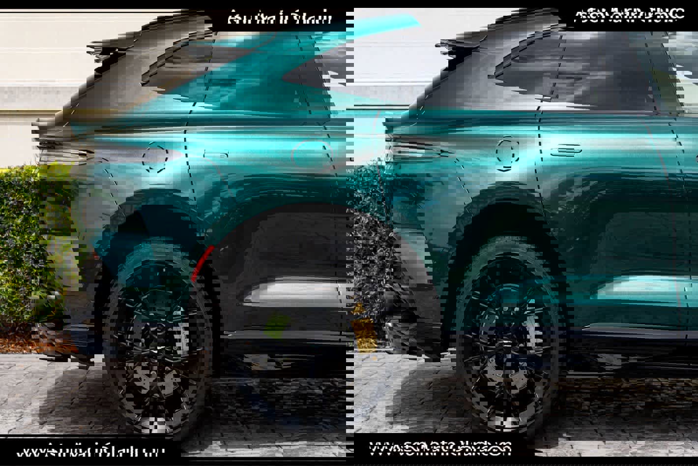 Used 2025 Aston Martin DBX 707 image 18