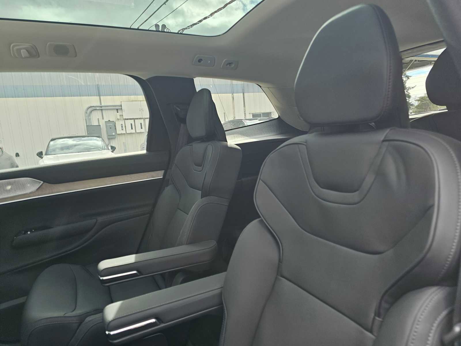 Certified 2025 Volvo EX90 Ultra image 19