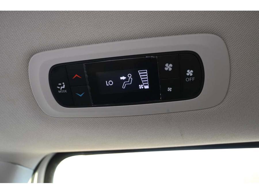 Used 2023 Chrysler Voyager LX image 27