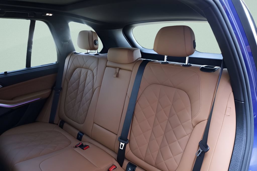 Used 2025 BMW X5 M60i AWD/4WD image 21