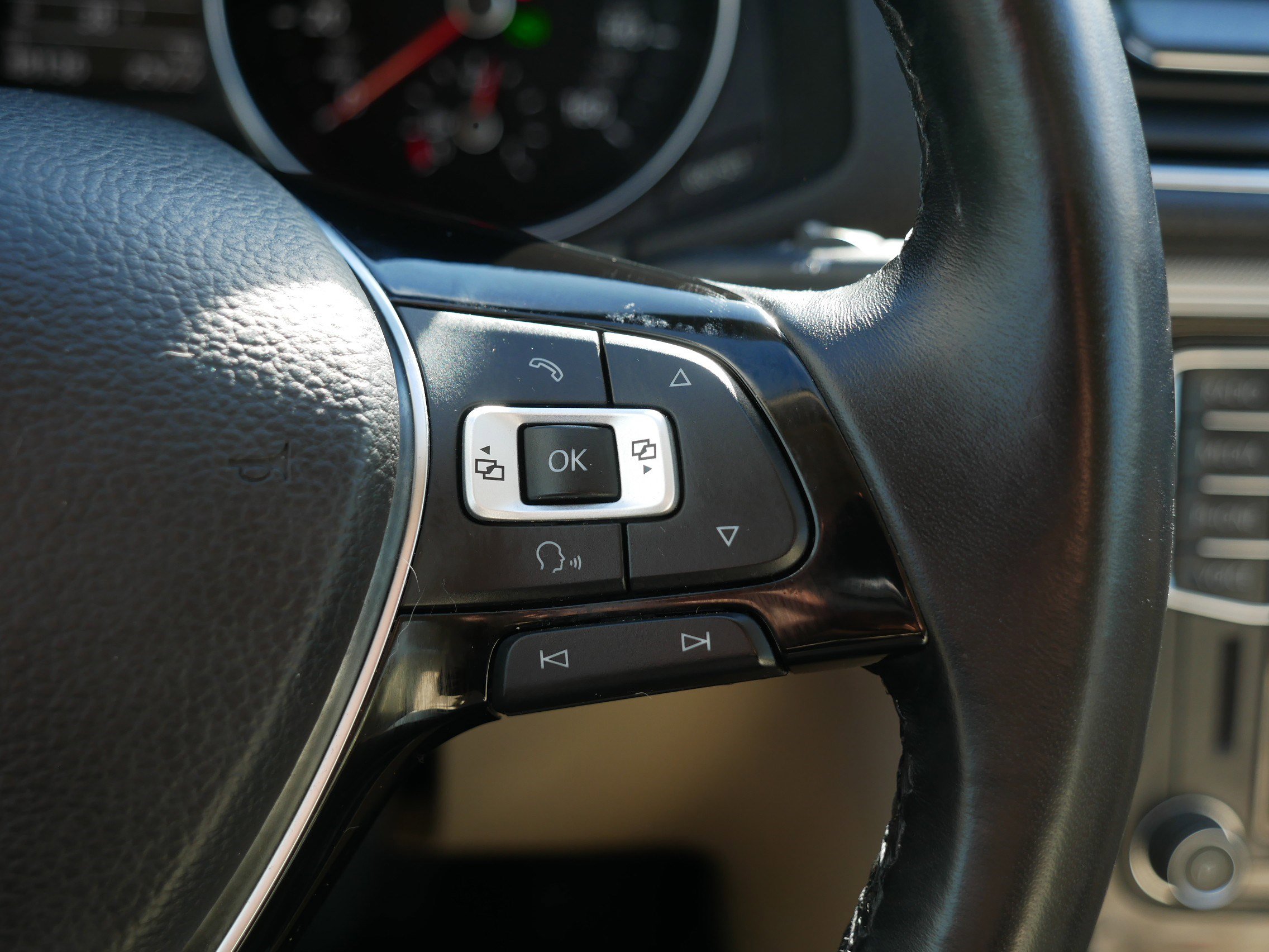 Used 2018 Volkswagen Passat 2.0T SE image 29