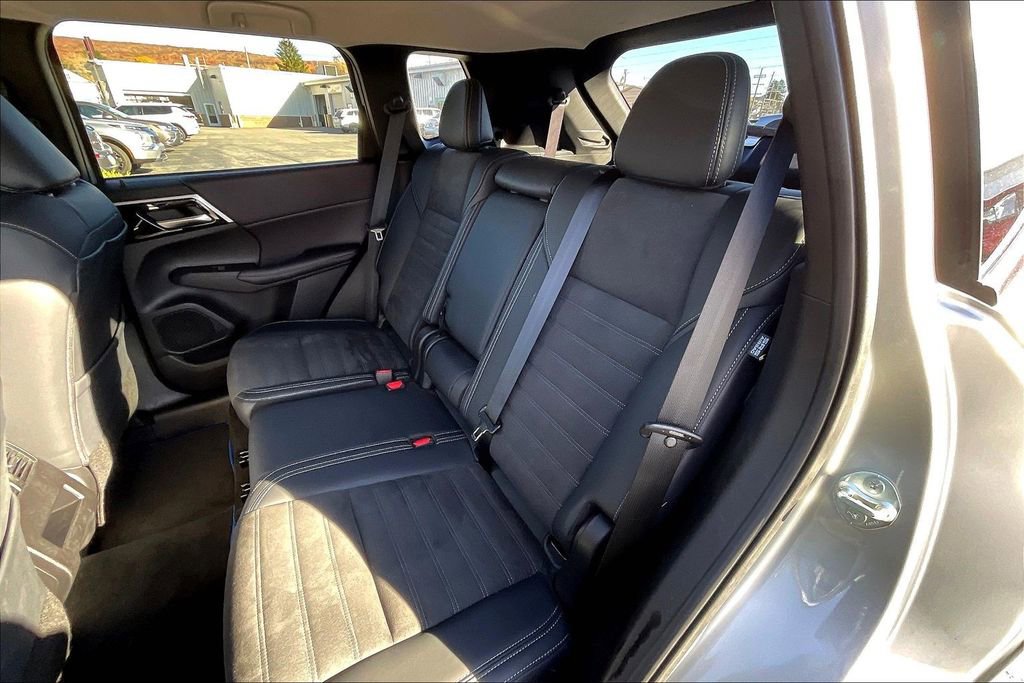 Used 2024 Mitsubishi Outlander SE image 24