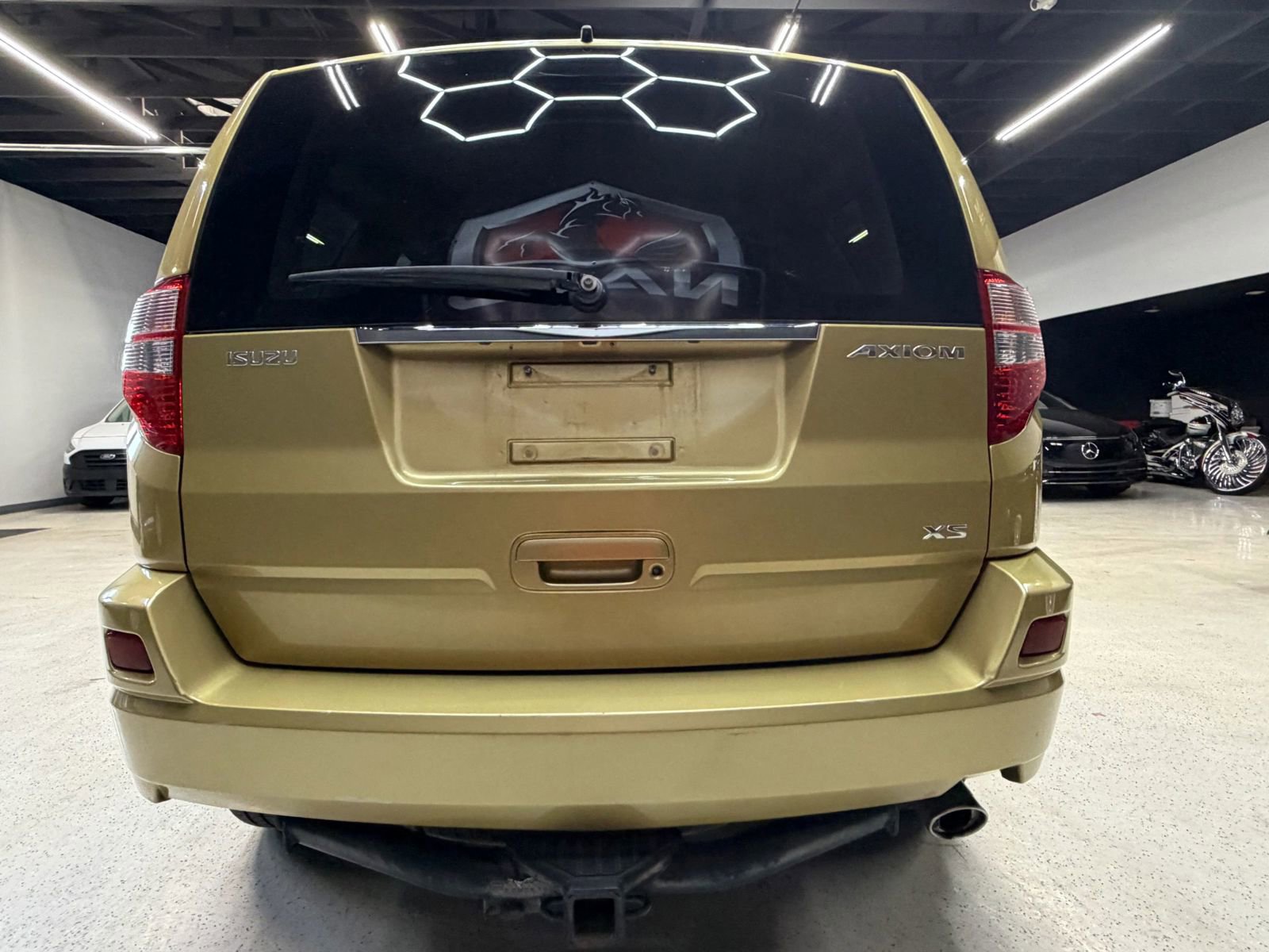 Used 2002 Isuzu Axiom XS RWD image 14