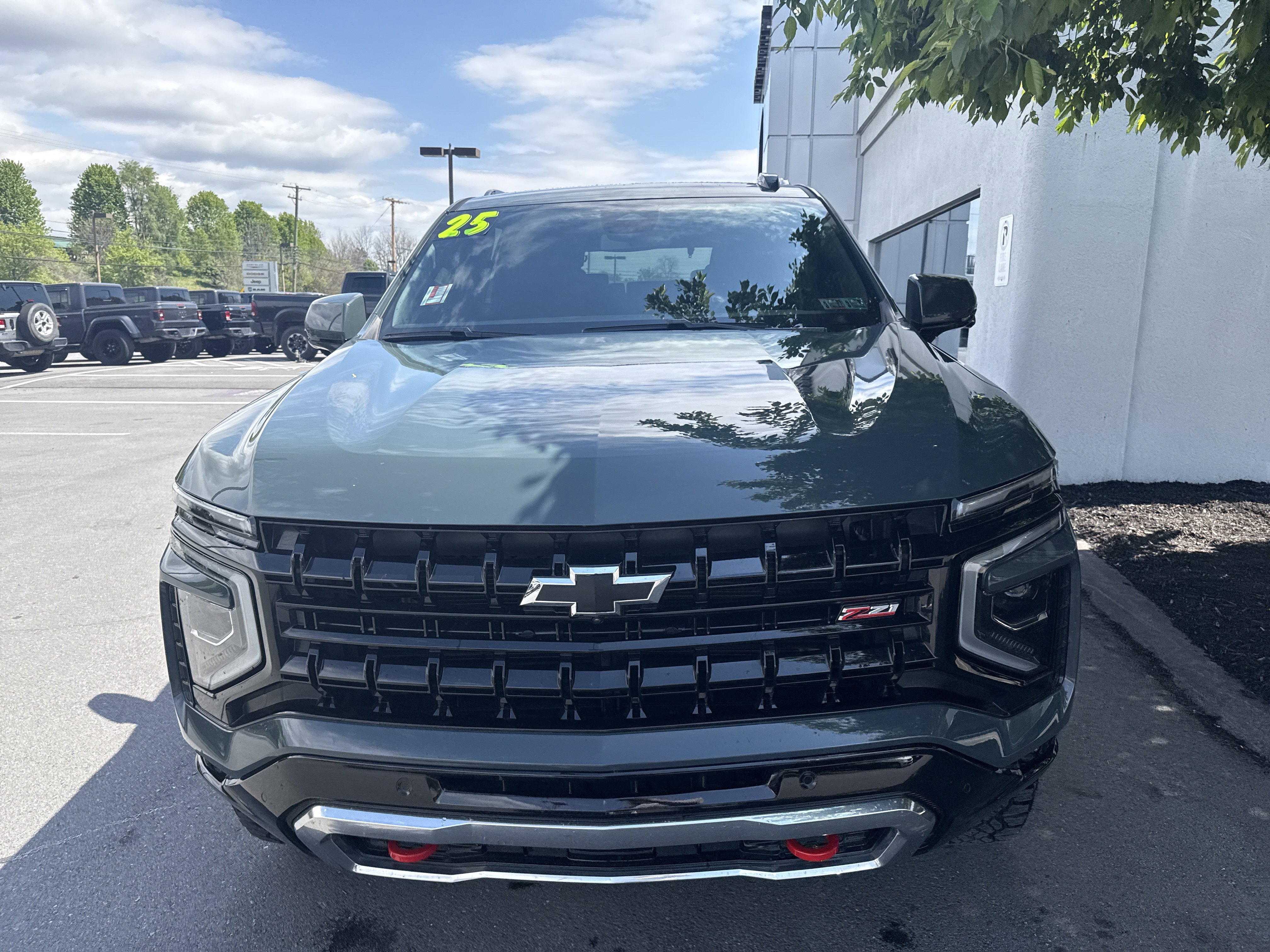Used 2025 Chevrolet Tahoe Z71 w/ Comfort Package AWD/4WD image 9