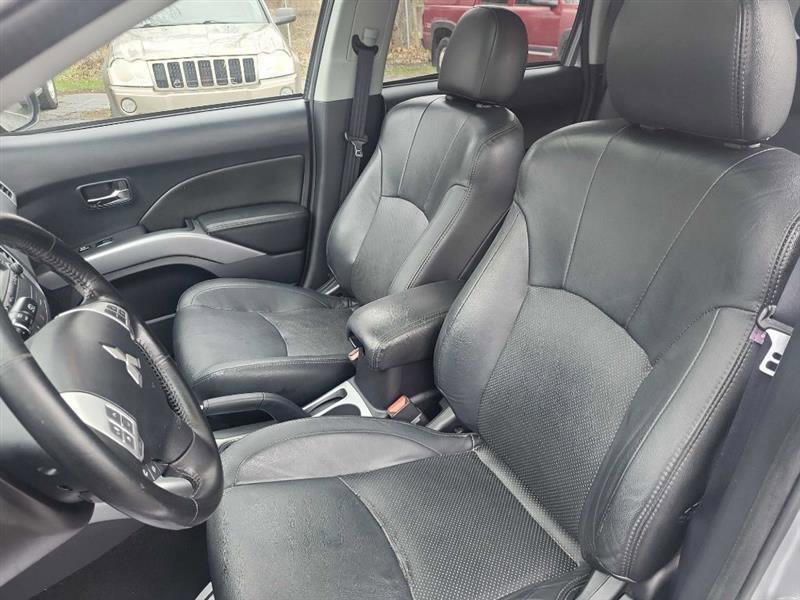 Used 2011 Mitsubishi Outlander ES image 11