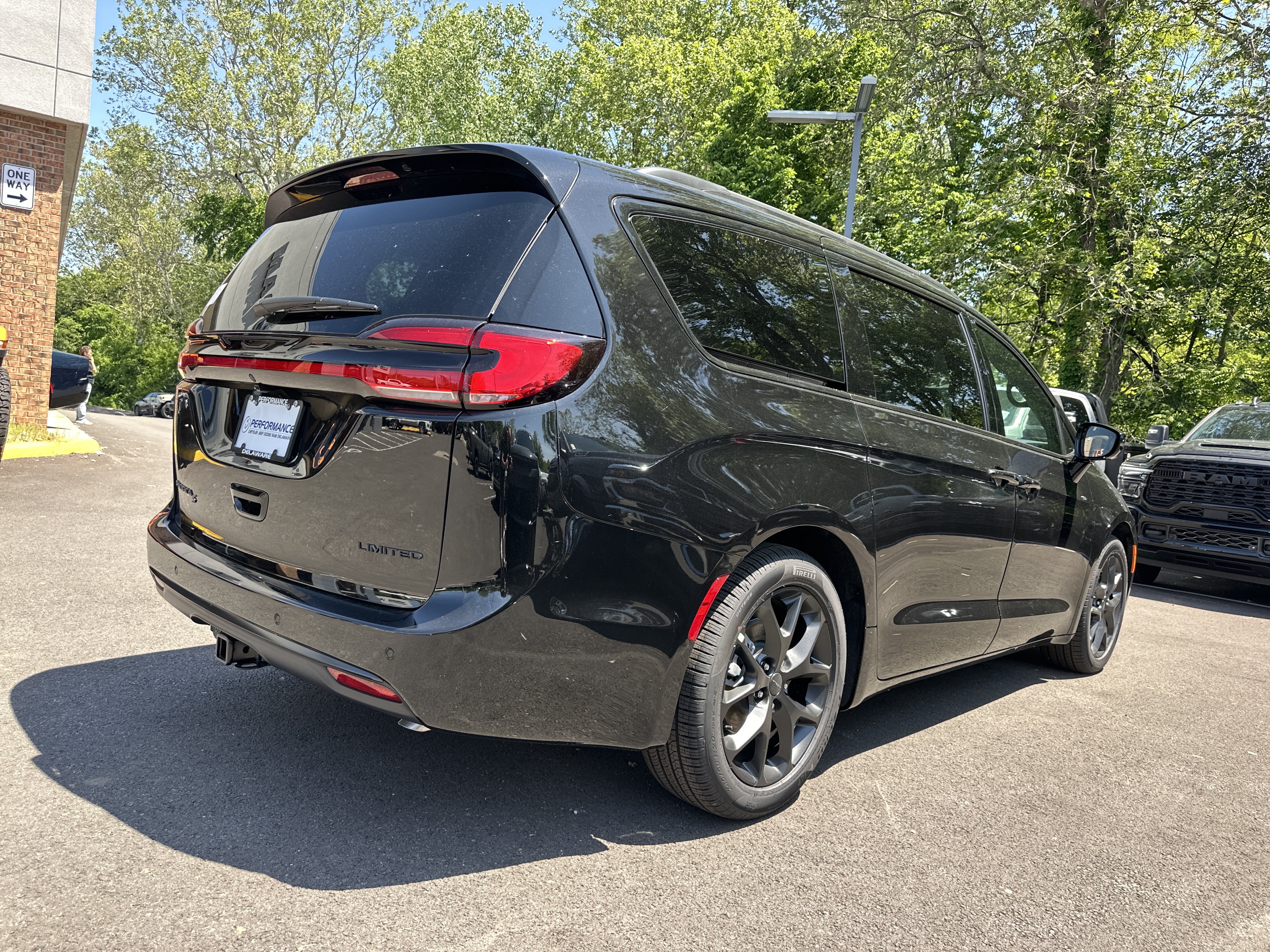 New 2027 Chrysler Pacifica Limited FWD image 18