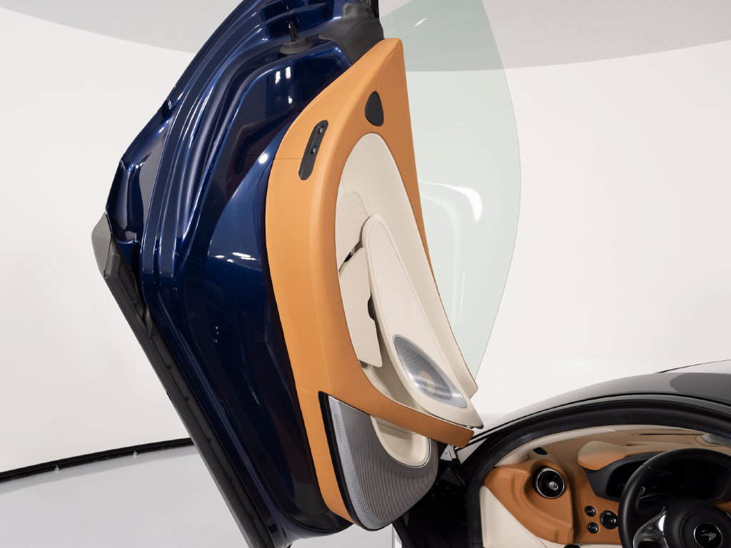Used 2020 McLaren GT RWD image 10