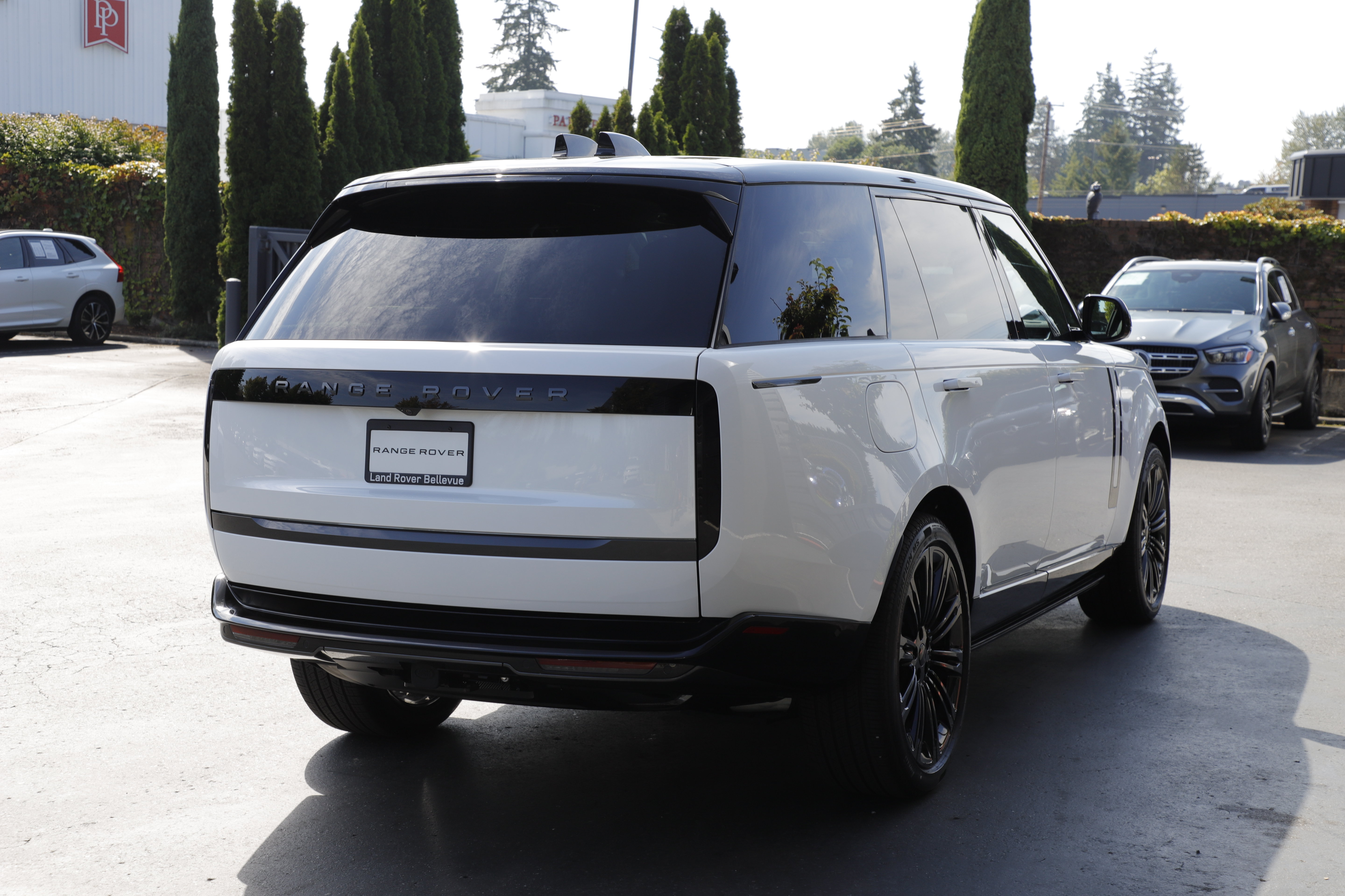New 2026 Land Rover Range Rover Long Wheelbase SE AWD/4WD image 10