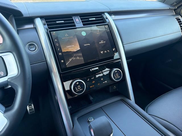 Used 2025 Land Rover Discovery Metropolitan Edition AWD/4WD image 30