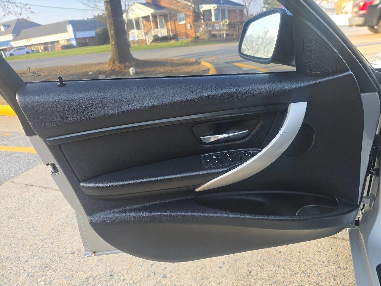 Used 2014 BMW 320i xDrive Sedan AWD/4WD image 6