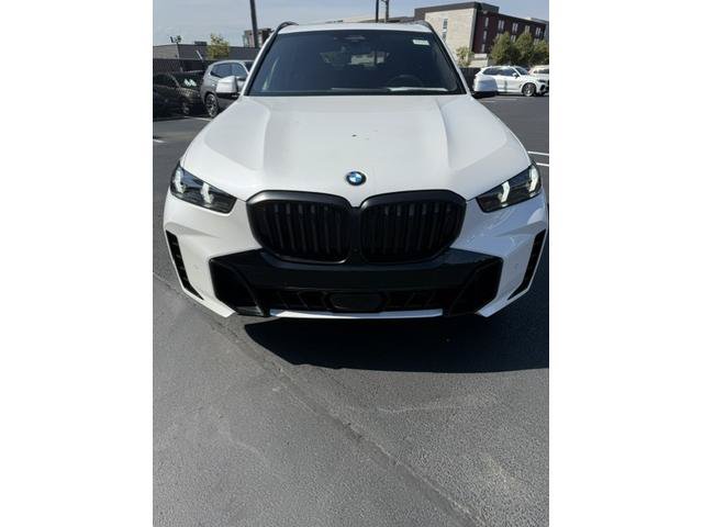 Used 2026 BMW X5 xDrive40i w/ M Sport Package AWD/4WD image 3