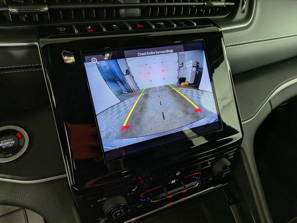 Certified 2024 Jeep Grand Cherokee Altitude image 29