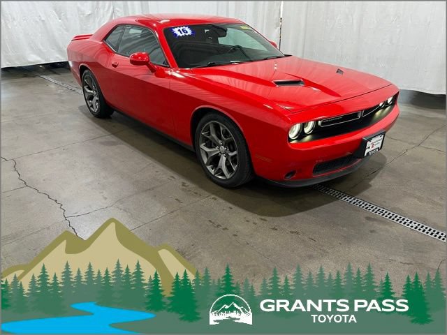 Used 2016 Dodge Challenger SXT RWD image 1