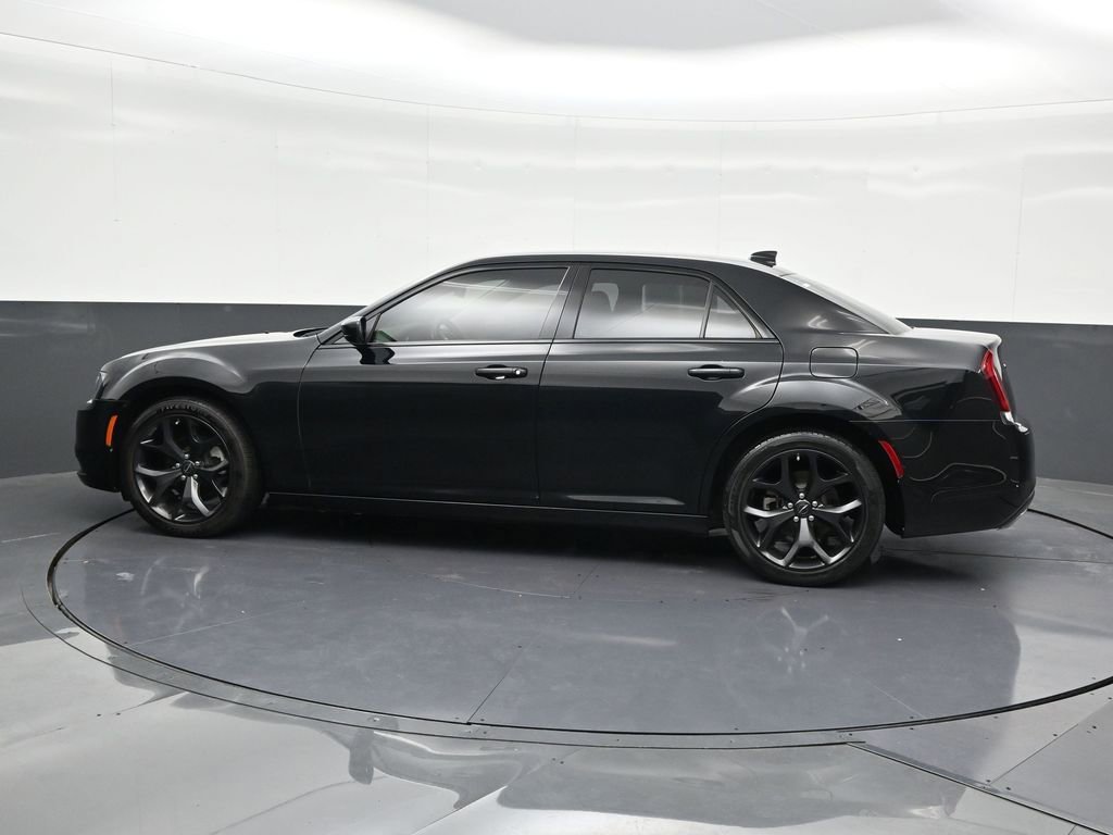 Used 2023 Chrysler 300 Touring w/ Sport Appearance Package image 2