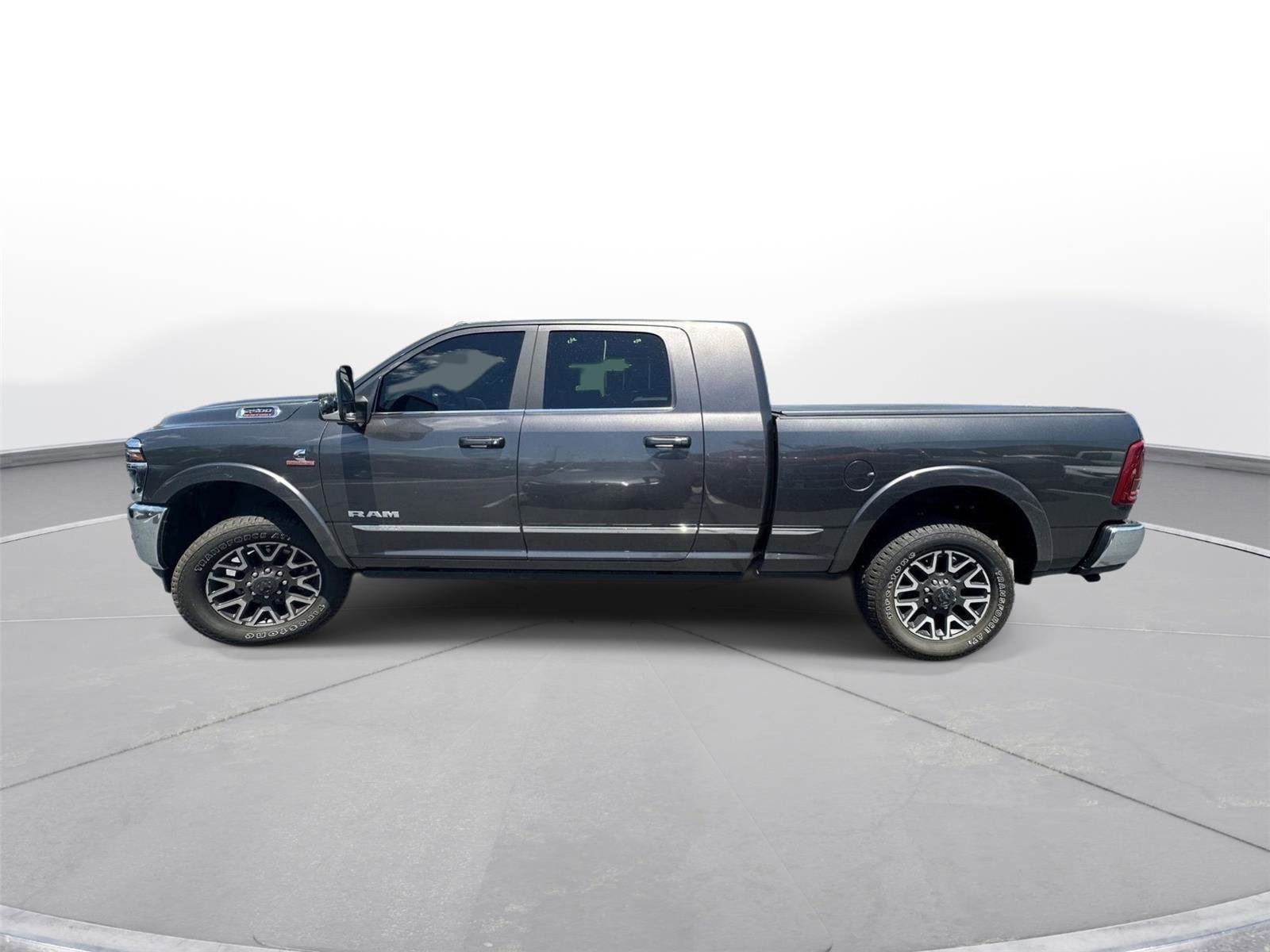 Used 2025 RAM 2500 Limited AWD/4WD image 9