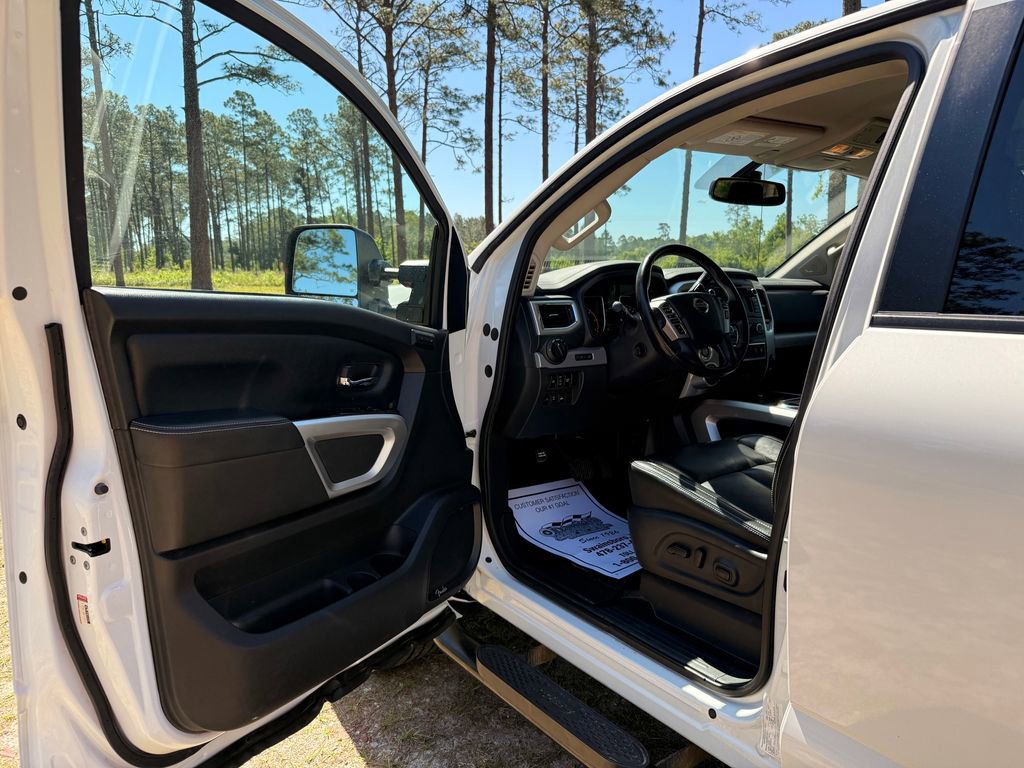 Used 2019 Nissan Titan PRO-4X AWD/4WD image 11