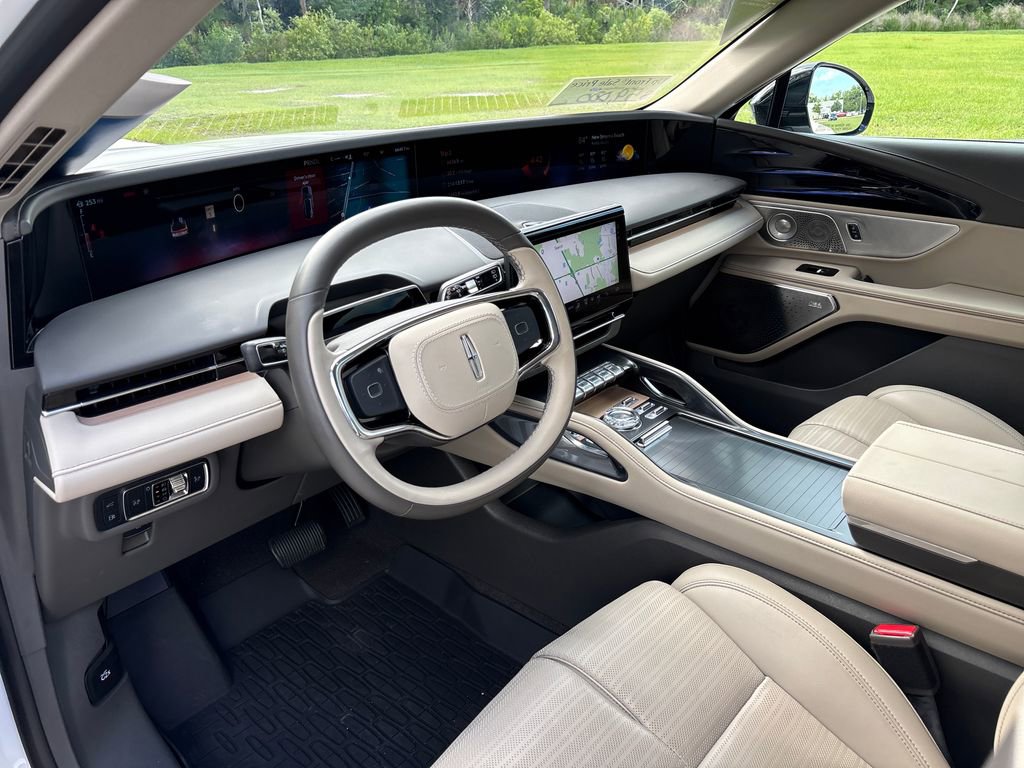 Used 2025 Lincoln Nautilus Reserve AWD/4WD image 6