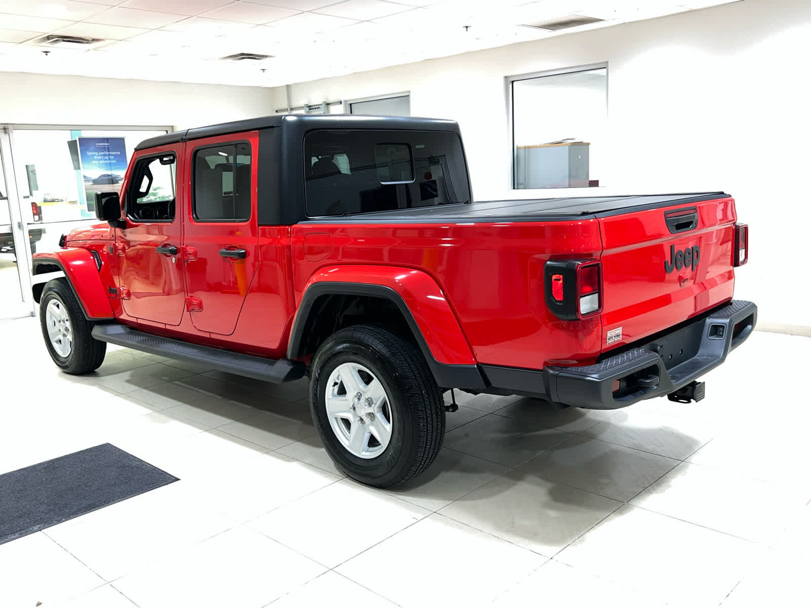 Used 2022 Jeep Gladiator Sport AWD/4WD image 12