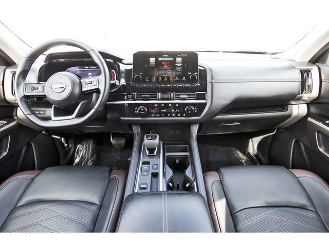 Used 2025 Nissan Pathfinder Platinum w/ Cargo Package image 7