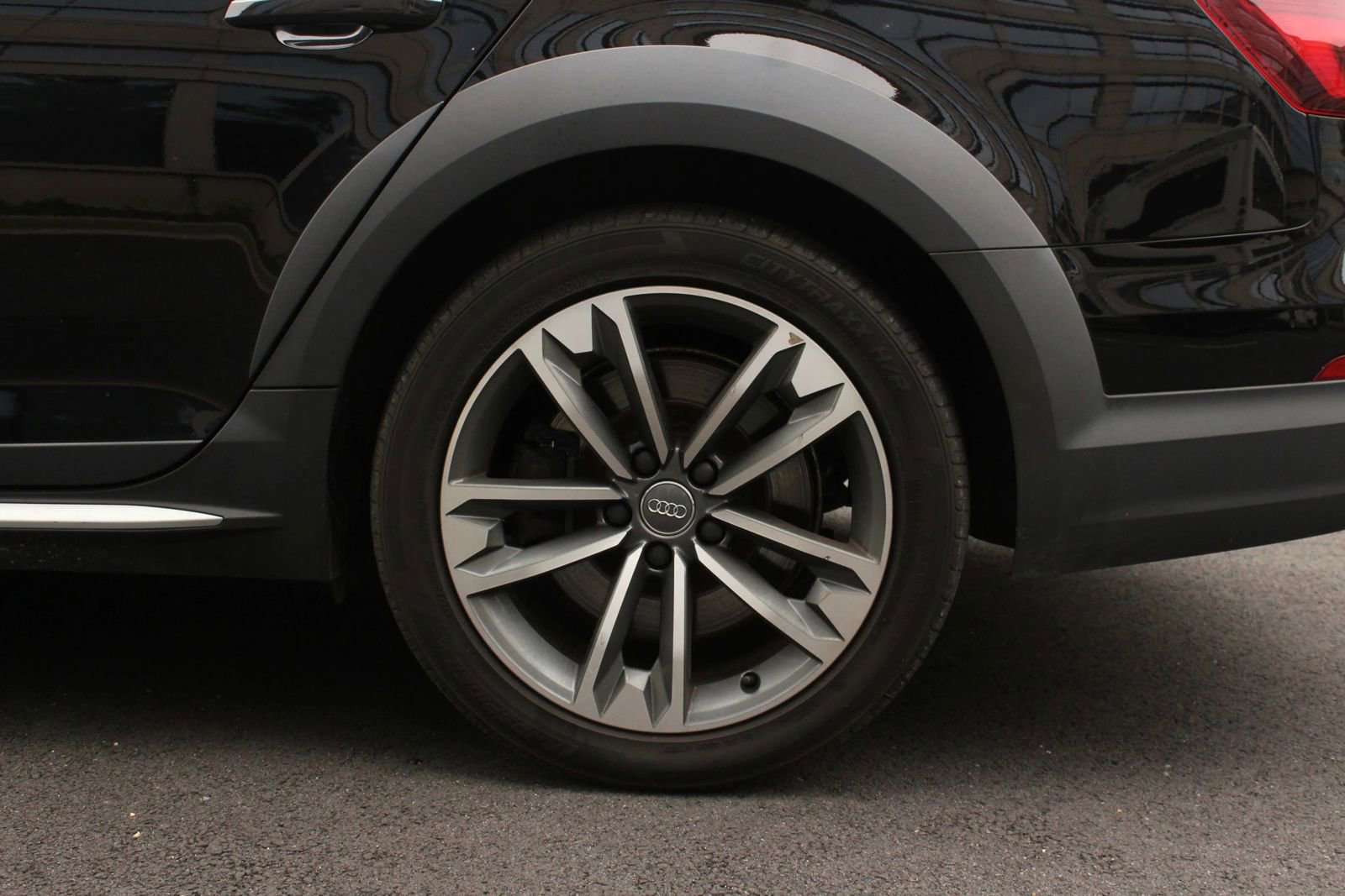 Used 2018 Audi A4 2.0T allroad Premium Plus w/ Premium Plus Package image 10