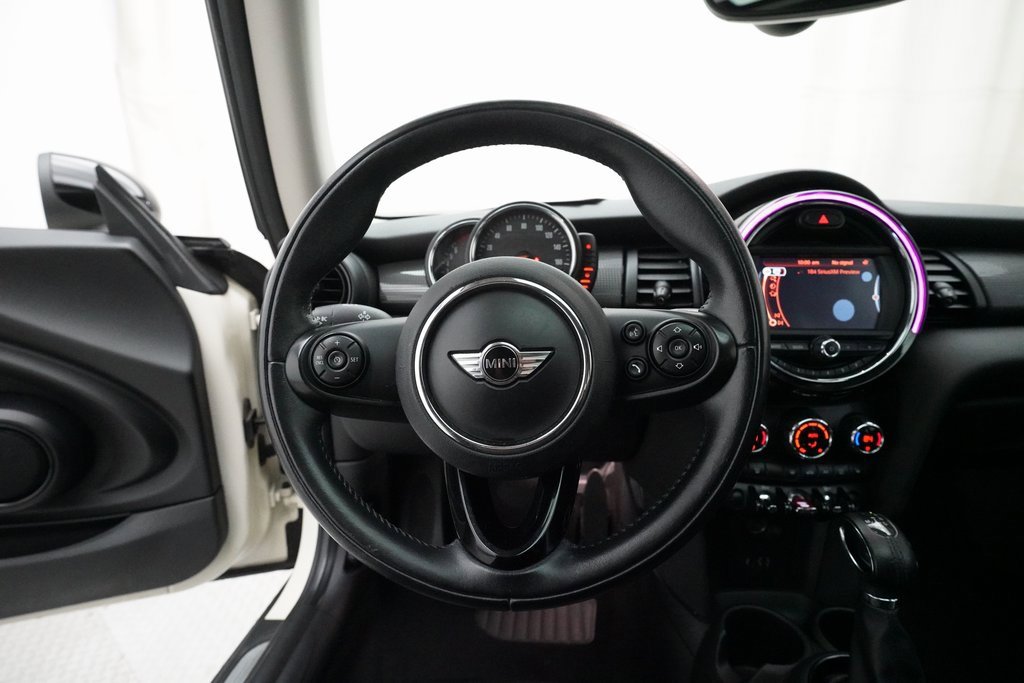 Used 2017 MINI Cooper 2-Door Hardtop image 4