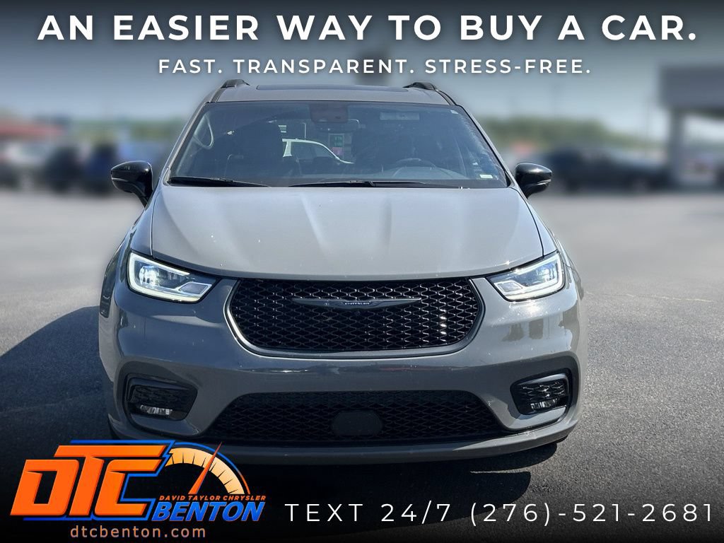 Used 2025 Chrysler Pacifica Limited FWD image 5