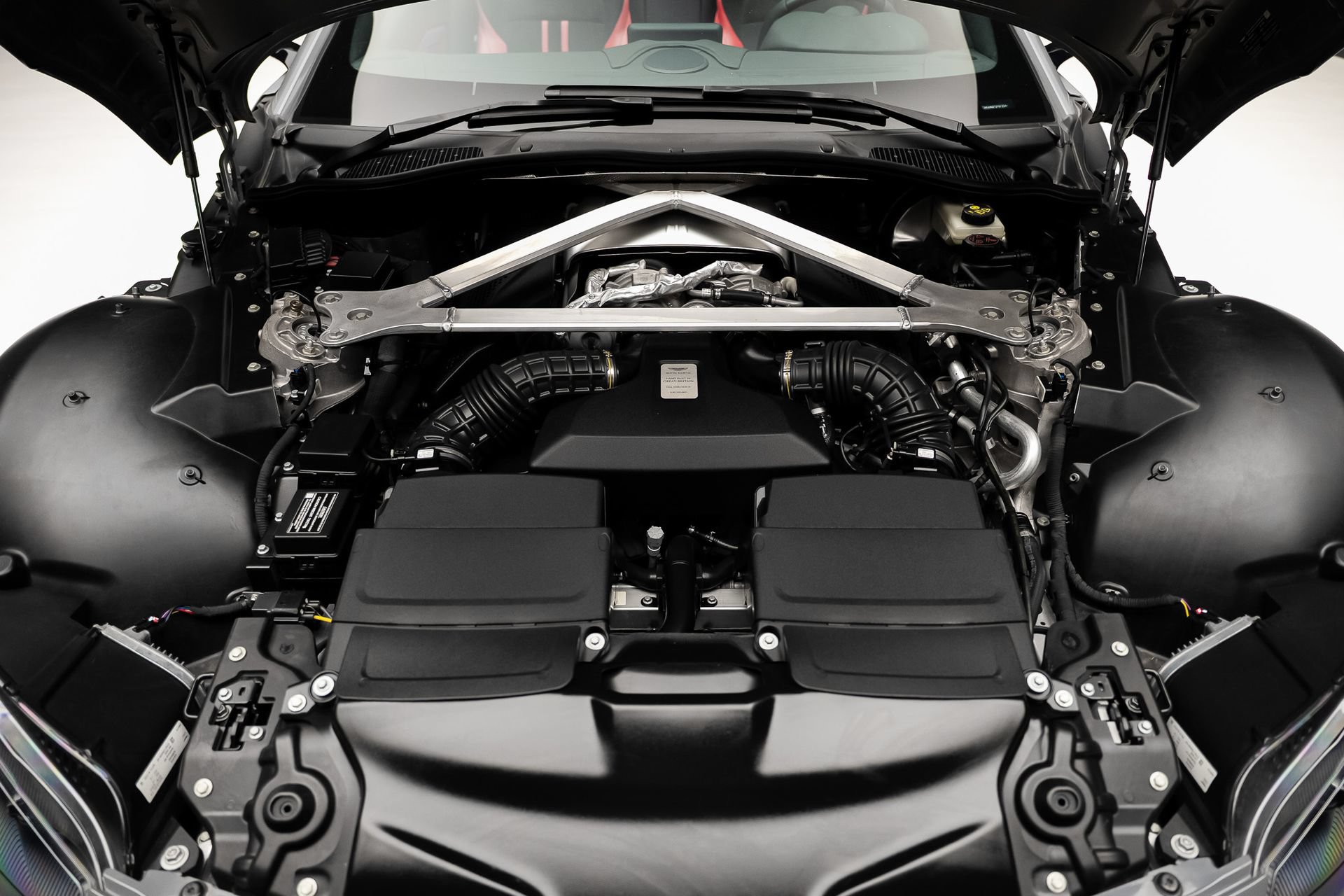 Used 2023 Aston Martin V8 Vantage Roadster RWD image 67