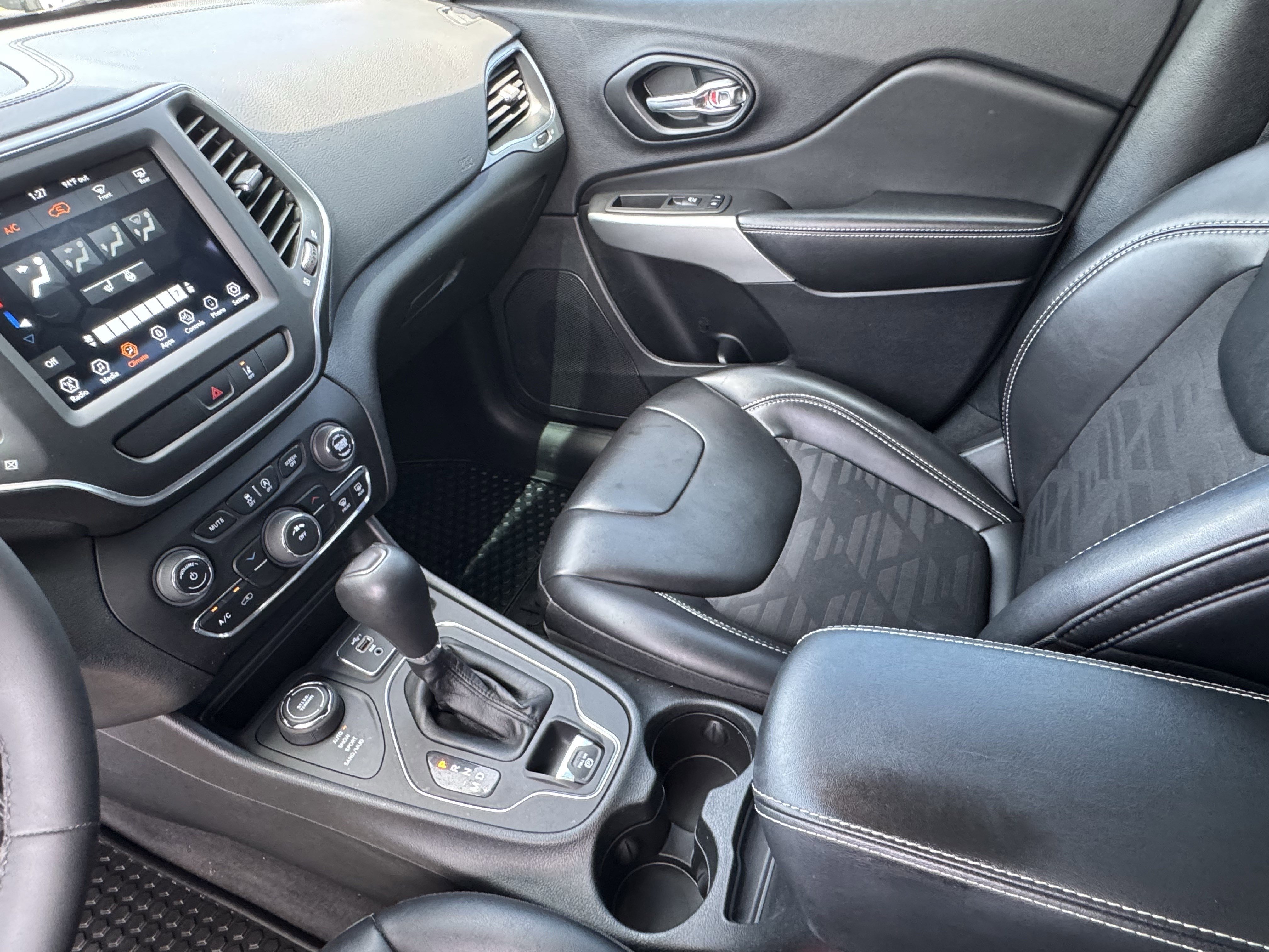 Used 2022 Jeep Cherokee Latitude AWD/4WD image 31