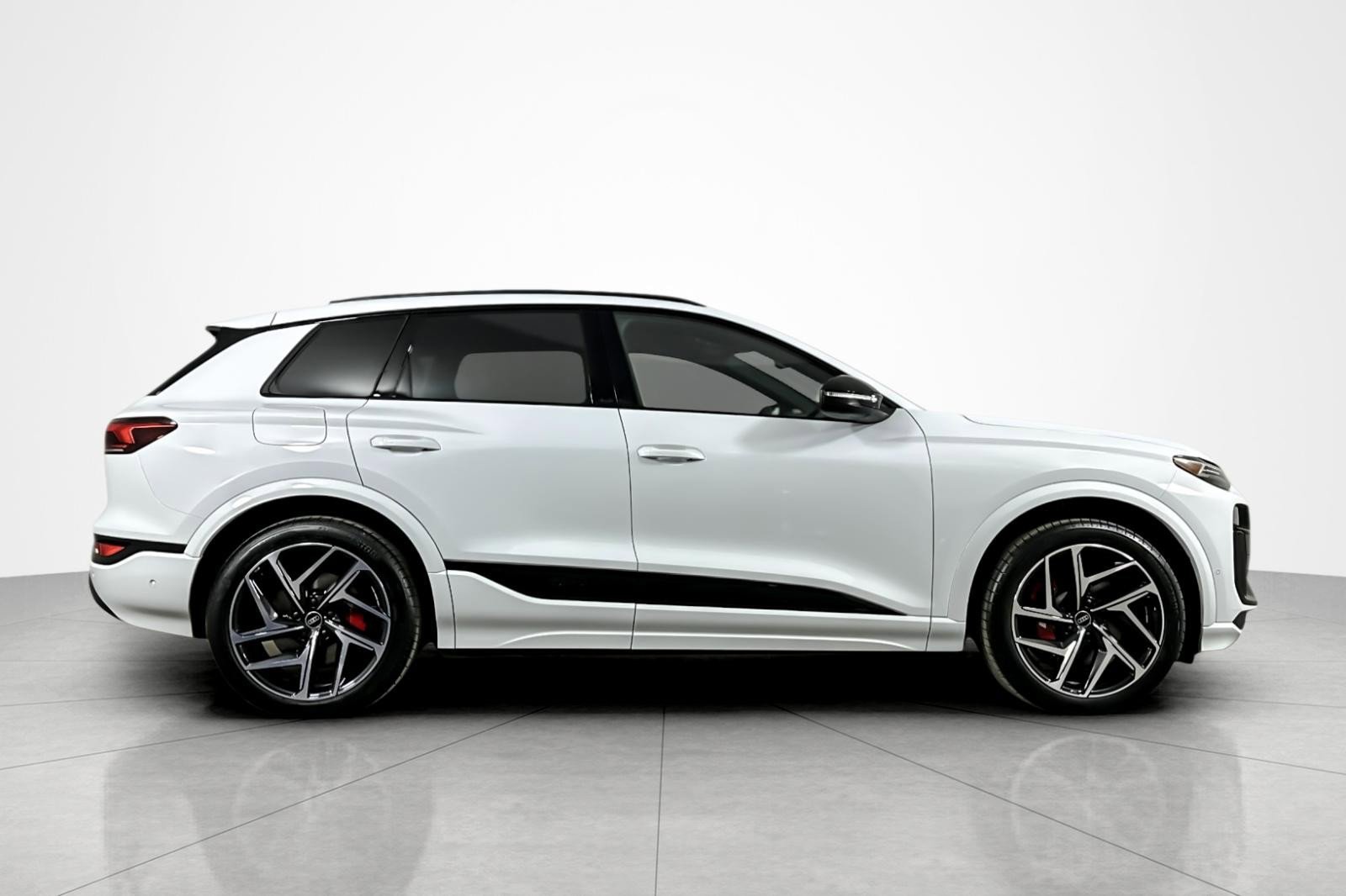 New 2025 Audi SQ6 e-tron Premium Plus AWD/4WD image 7