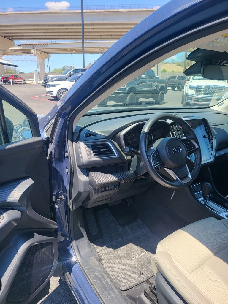 Used 2025 Subaru Ascent Premium image 3