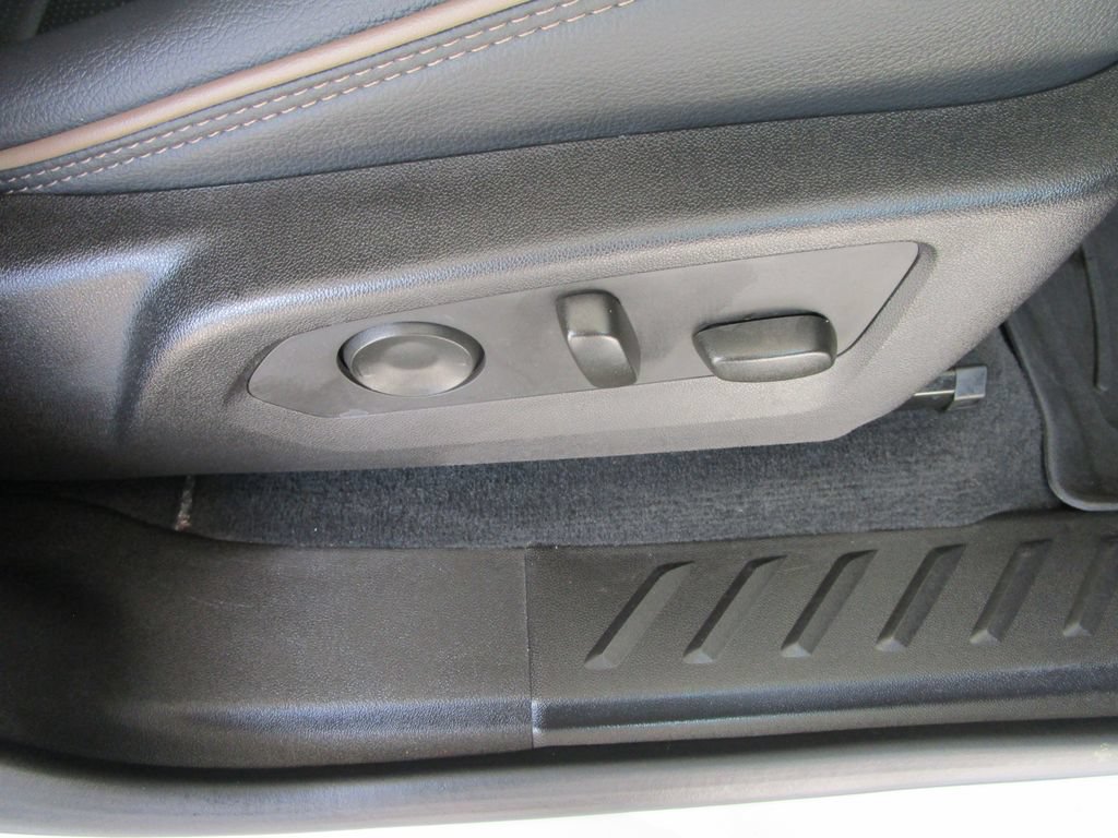 Used 2024 GMC Canyon Denali AWD/4WD image 28
