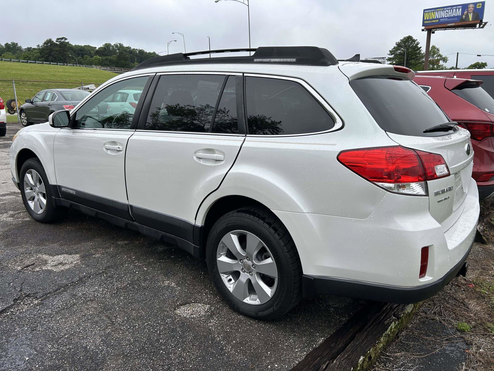 Used 2011 Subaru Outback 2.5i Limited AWD/4WD image 3