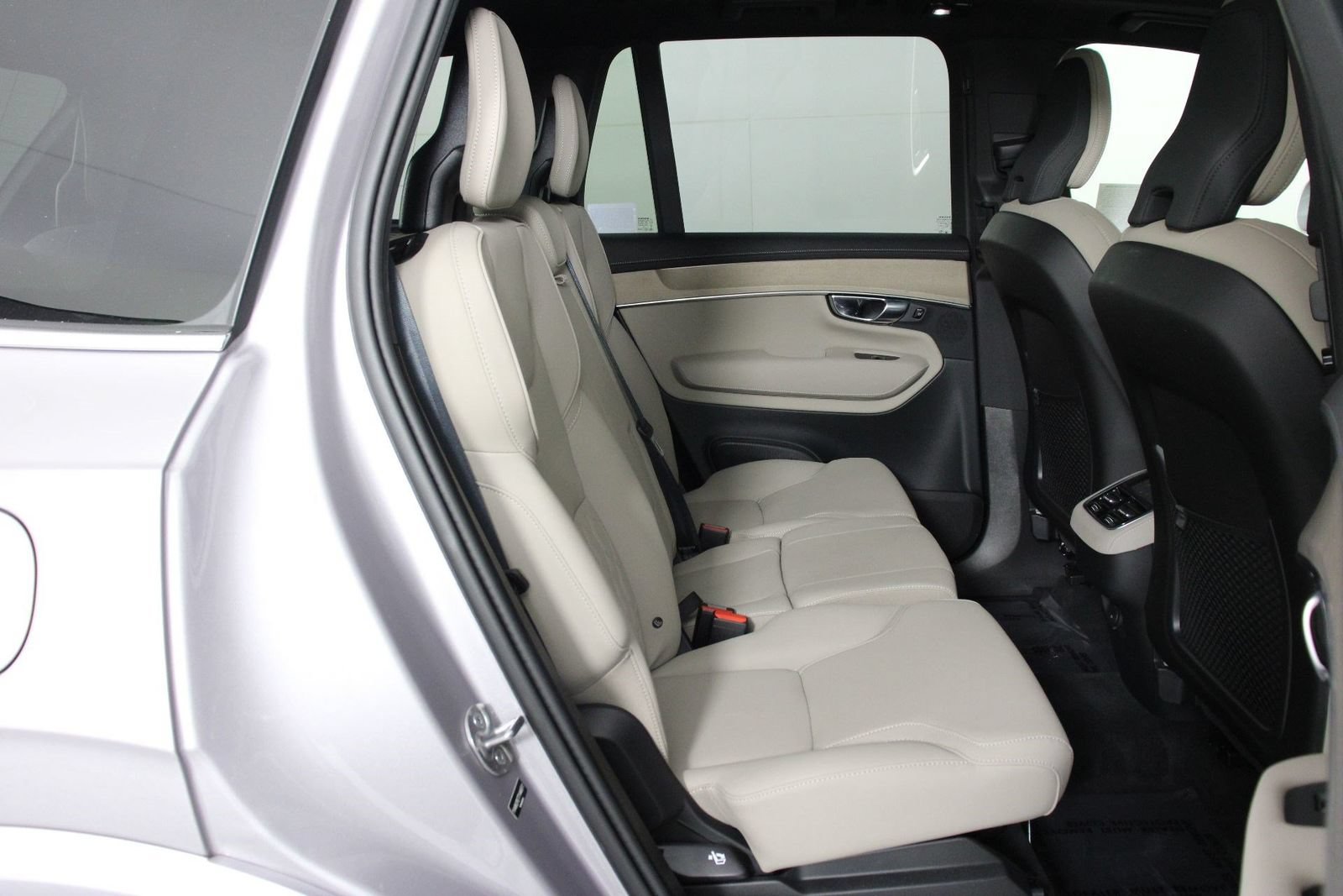 Certified 2026 Volvo XC90 B6 Plus w/ Protection Package Premier AWD/4WD image 30