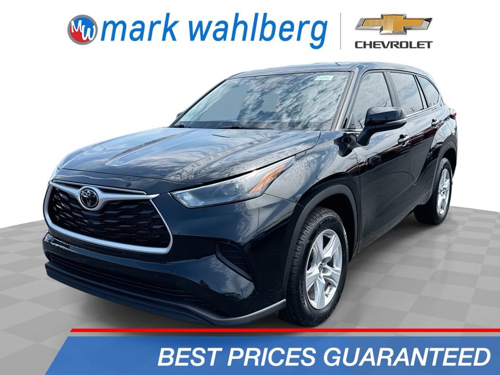 Used 2023 Toyota Highlander L FWD image 1