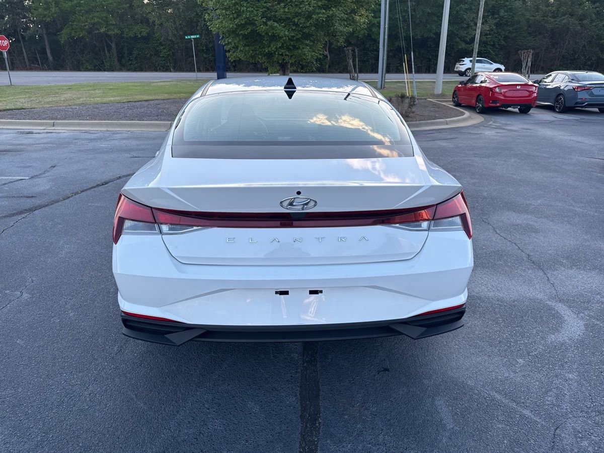 Used 2023 Hyundai Elantra SE image 6