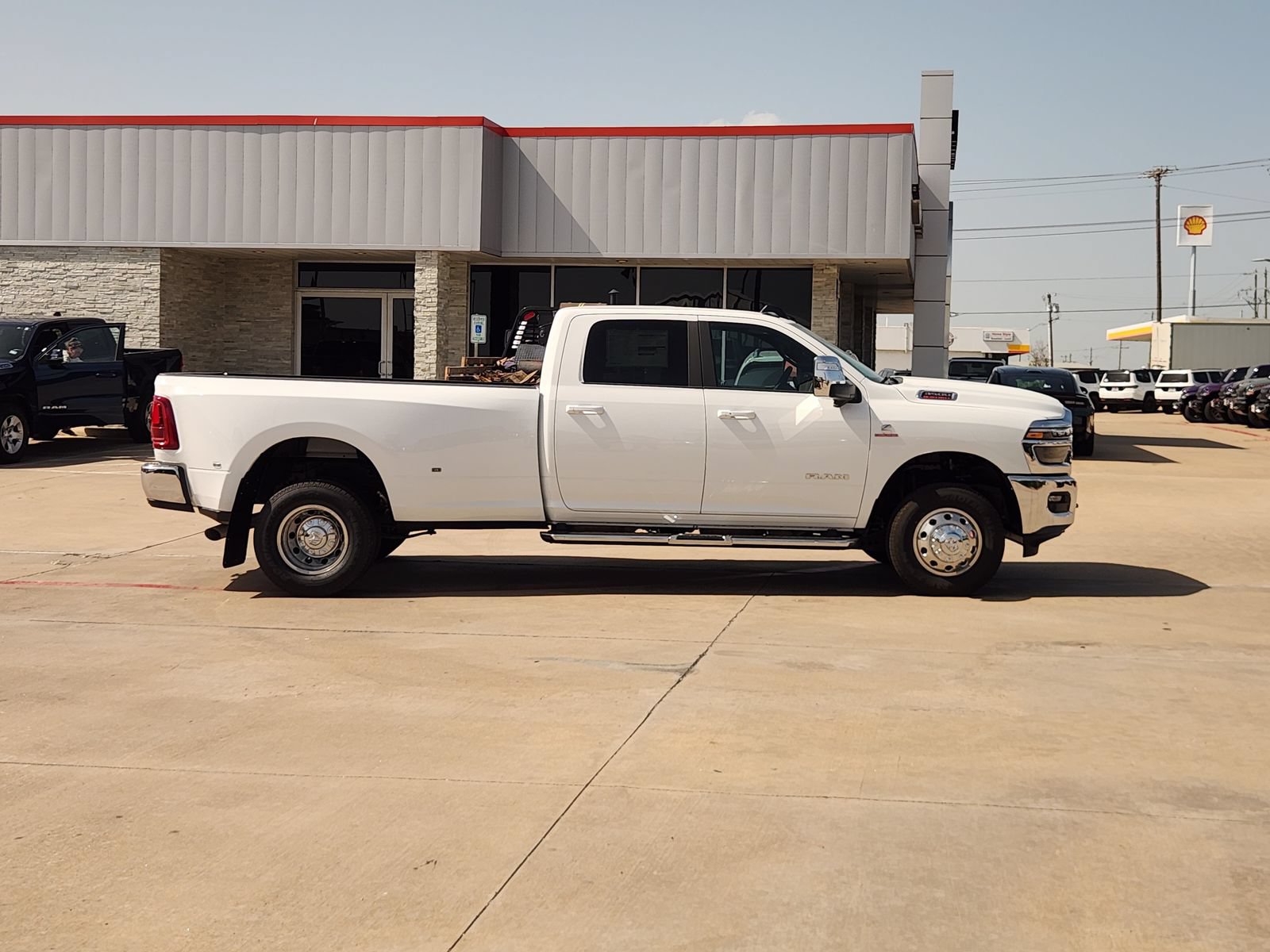 New 2026 RAM 3500 Laramie w/ Towing Technology Group AWD/4WD image 7